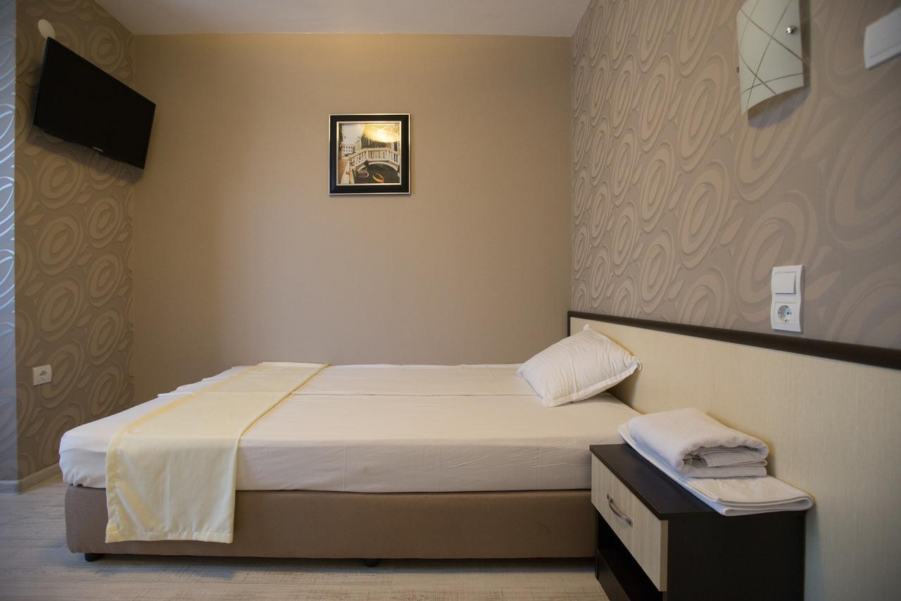 Apart Hotel Central Momcziłgrad Zewnętrze zdjęcie