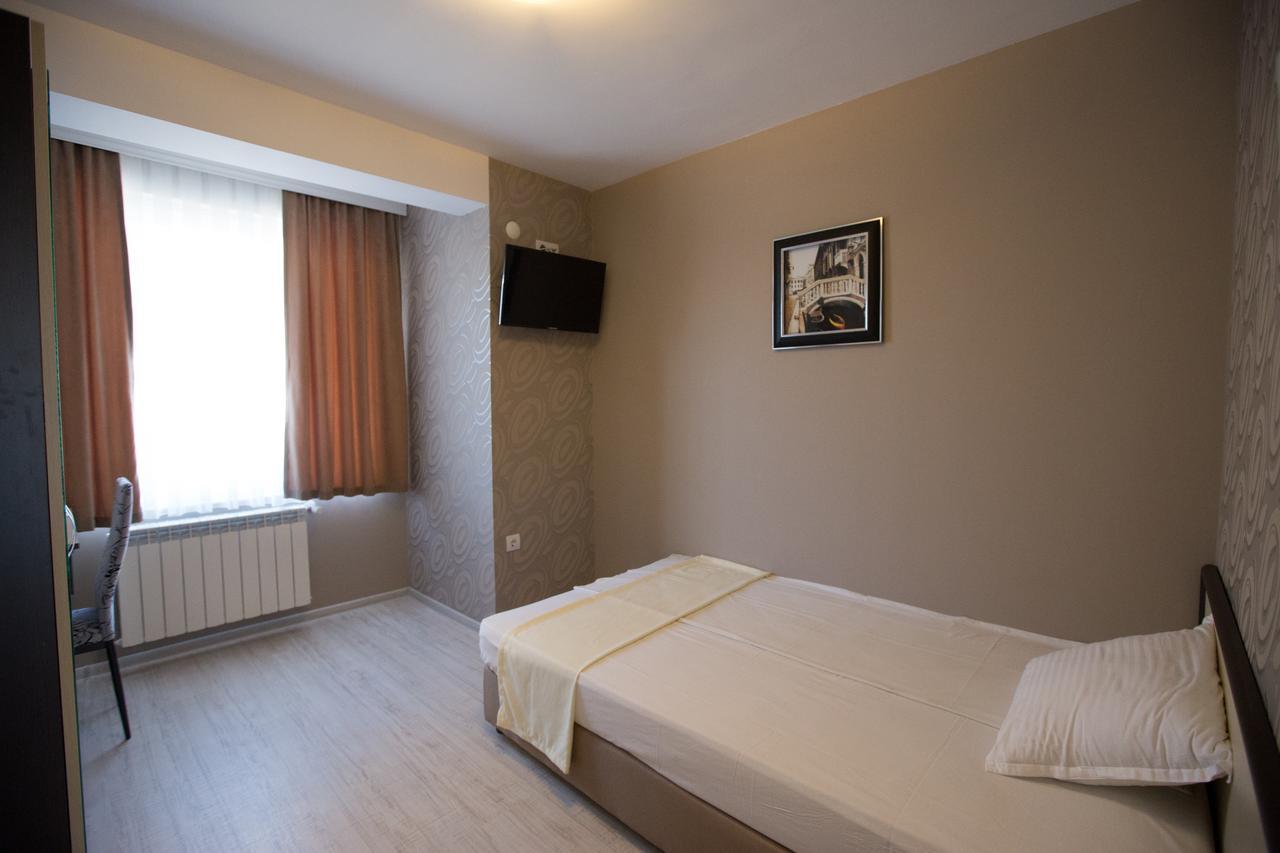 Apart Hotel Central Momcziłgrad Zewnętrze zdjęcie
