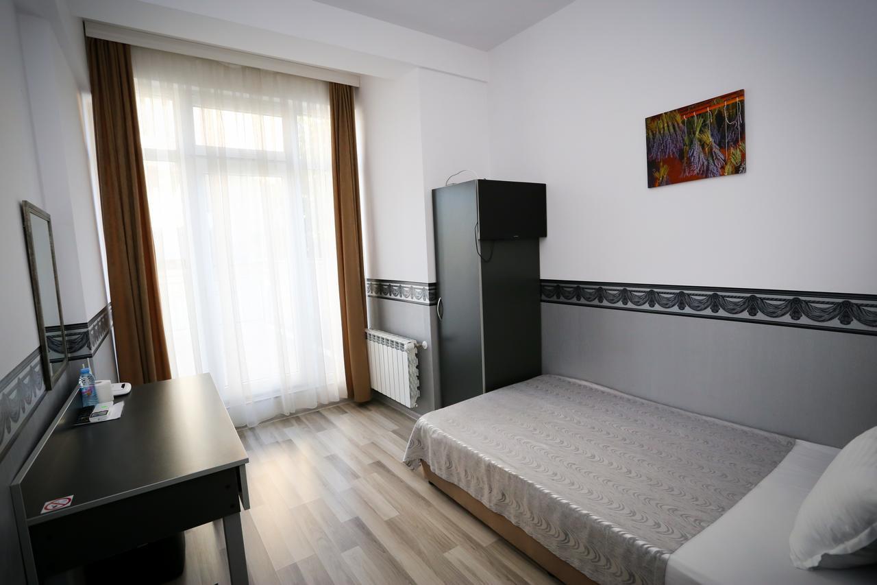 Apart Hotel Central Momcziłgrad Zewnętrze zdjęcie