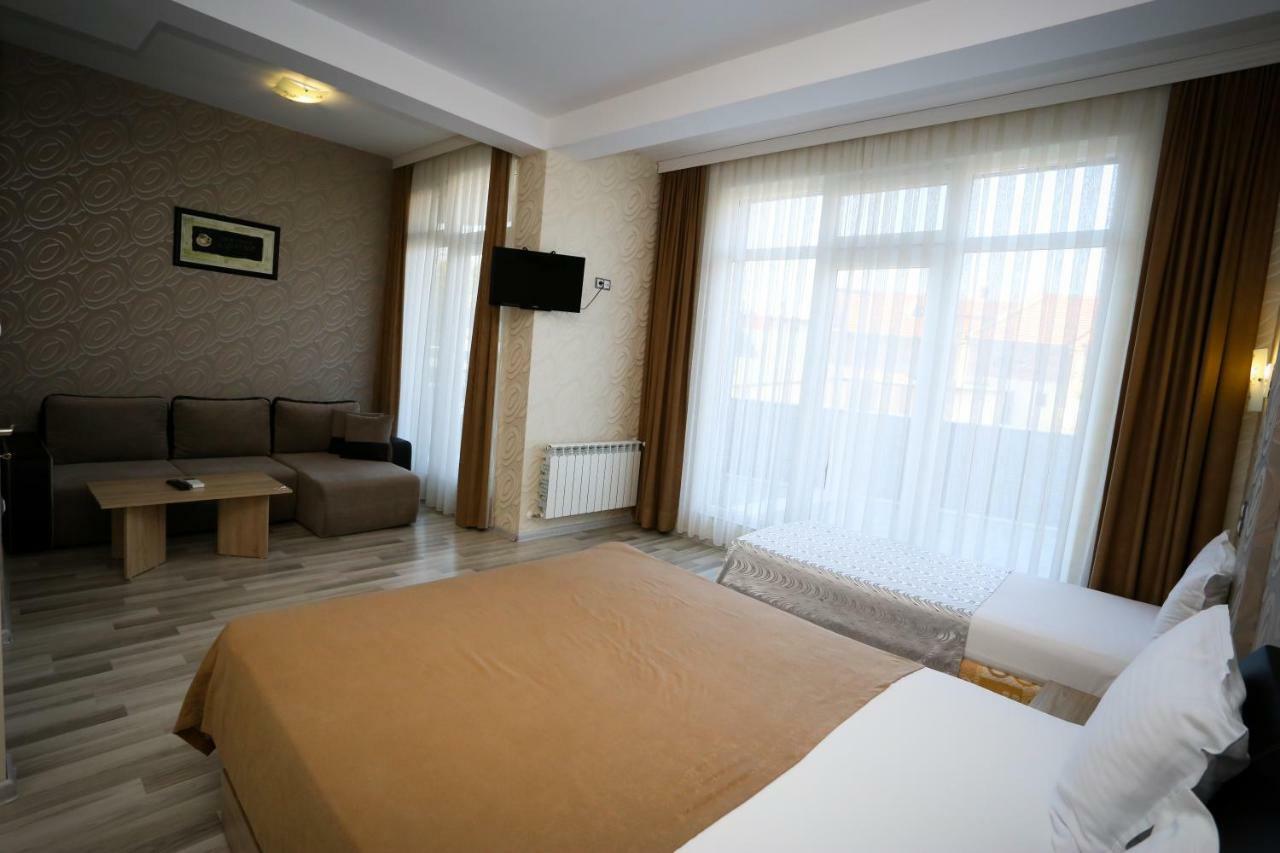Apart Hotel Central Momcziłgrad Zewnętrze zdjęcie