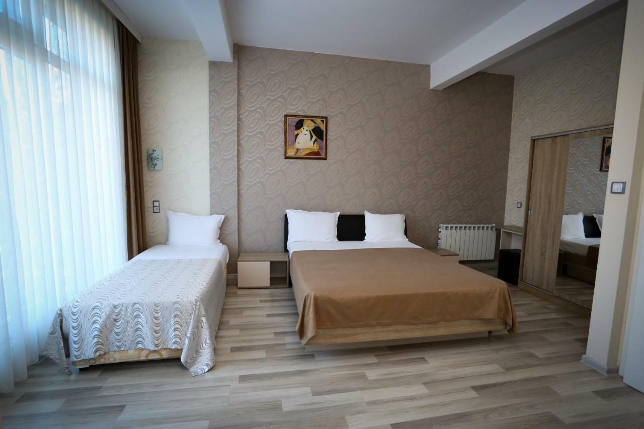 Apart Hotel Central Momcziłgrad Zewnętrze zdjęcie